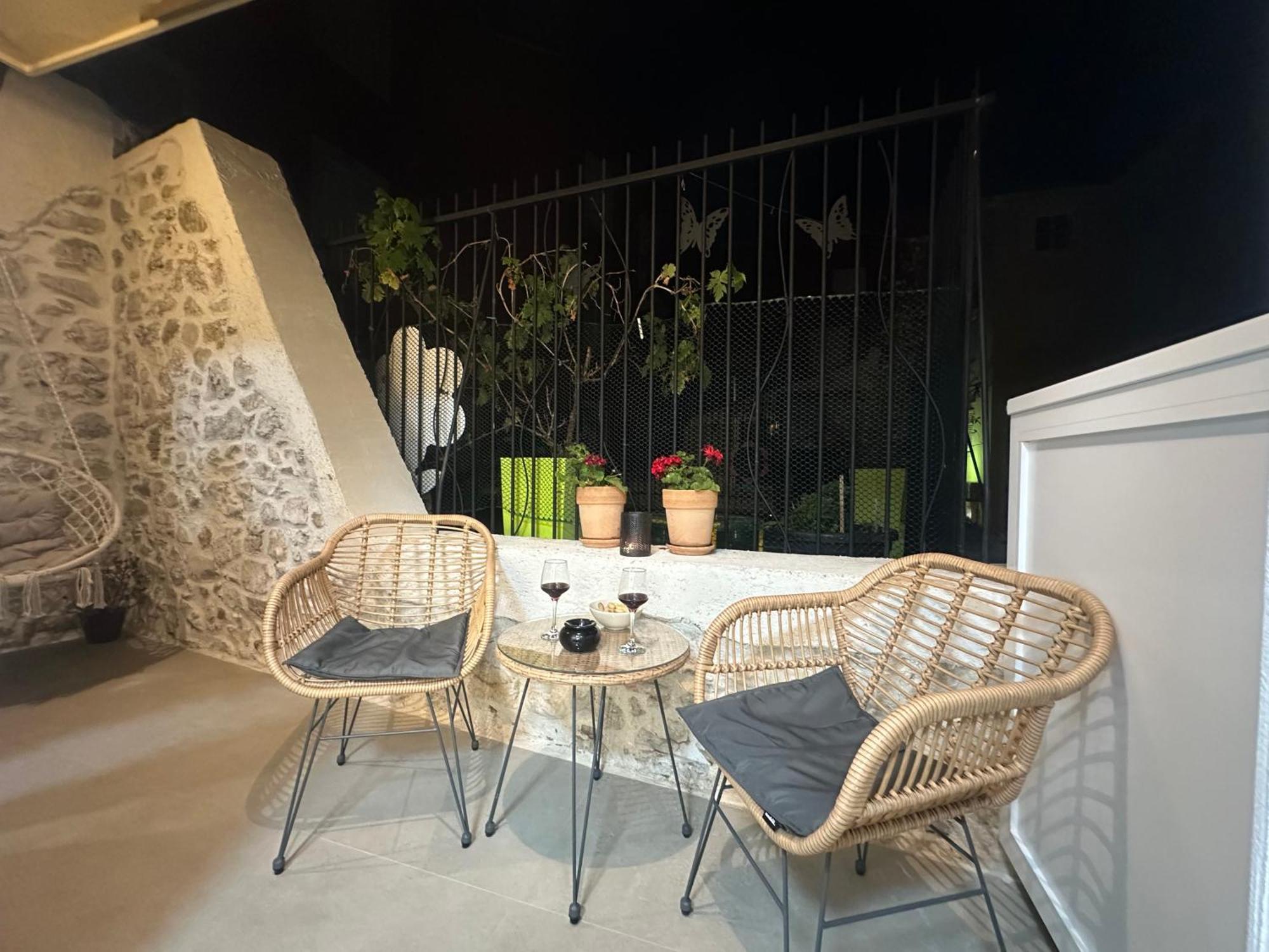 Amaro Luxury & With Balcony *
