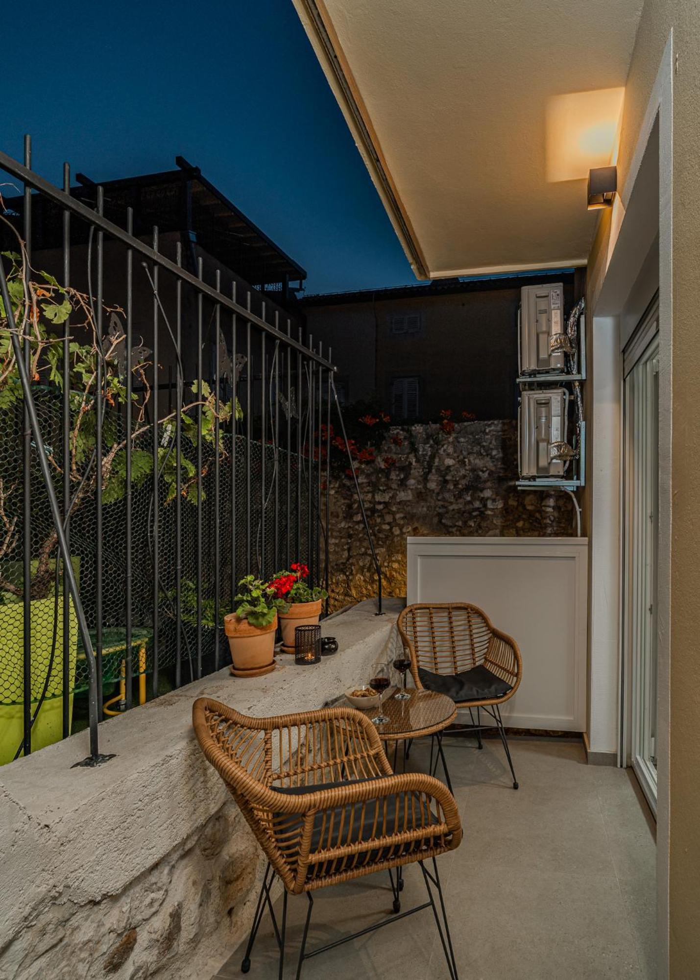 Amaro Luxury & With Balcony Apartment Zadar