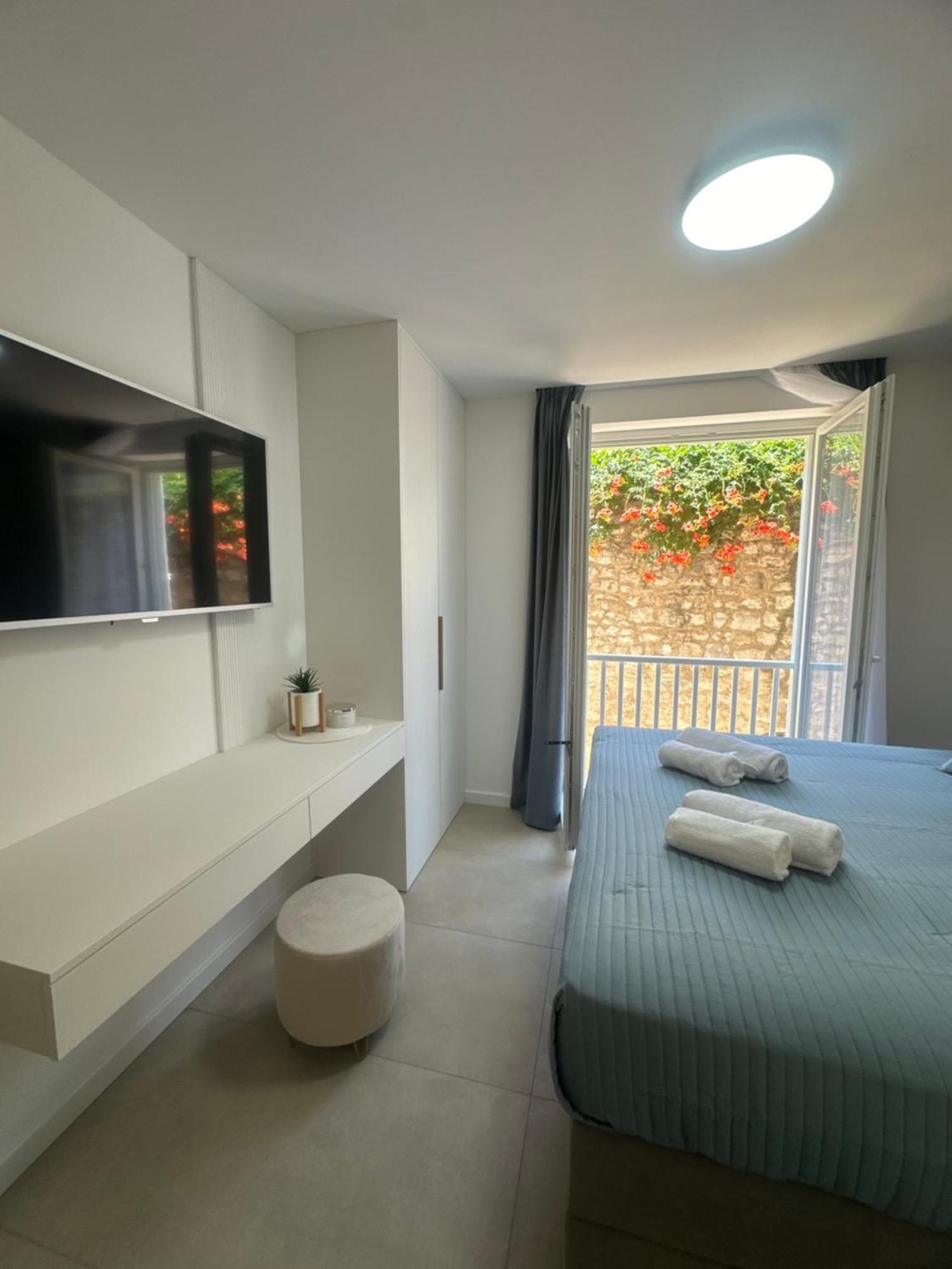 Amaro Luxury & With Balcony Apartment Zadar