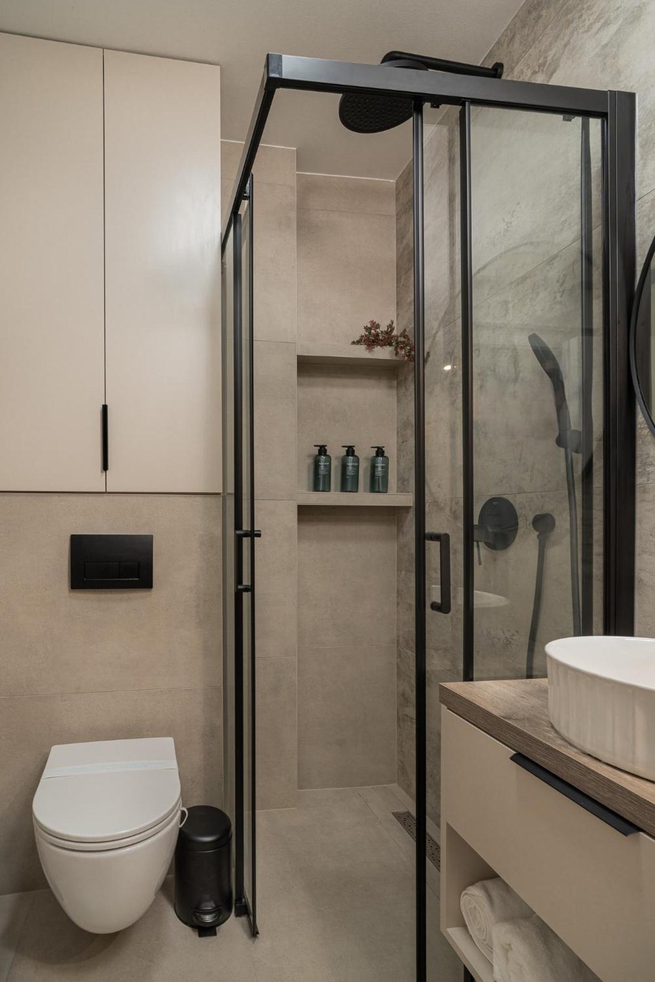 Amaro Luxury & With Balcony Apartment